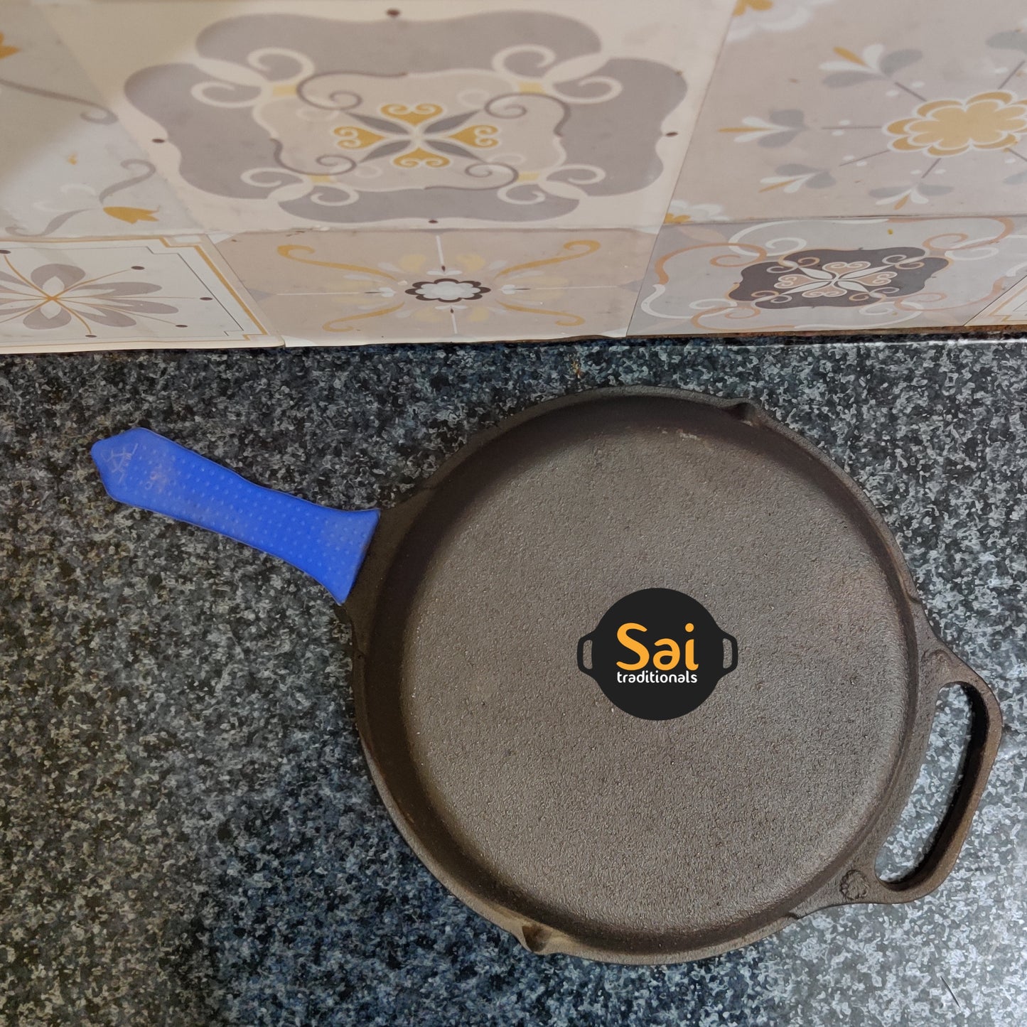 Cast Iron Skillet | long handle with silicon grip | Pre-Seasoned