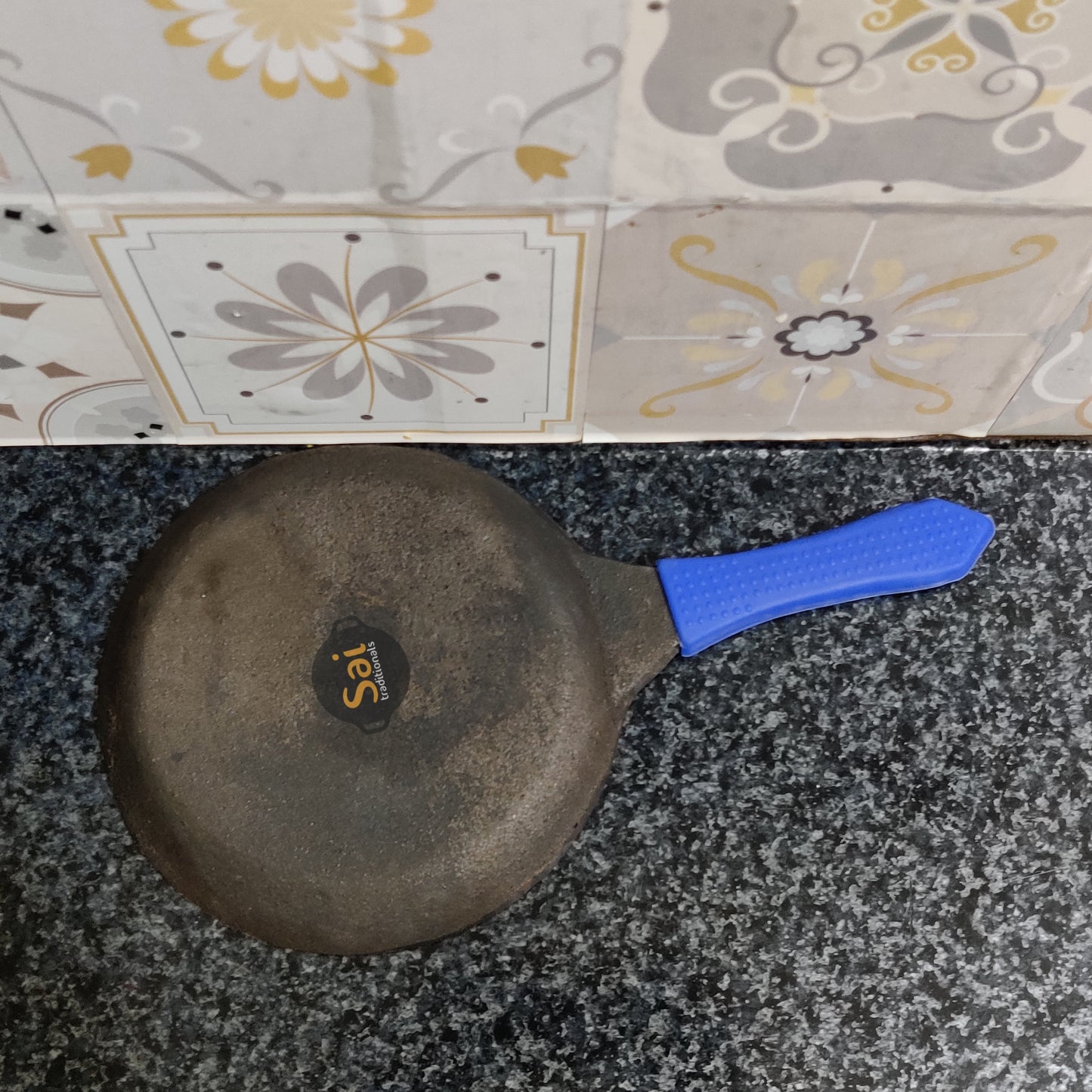Cast Iron Omelette Pan | Pre-Seasoned