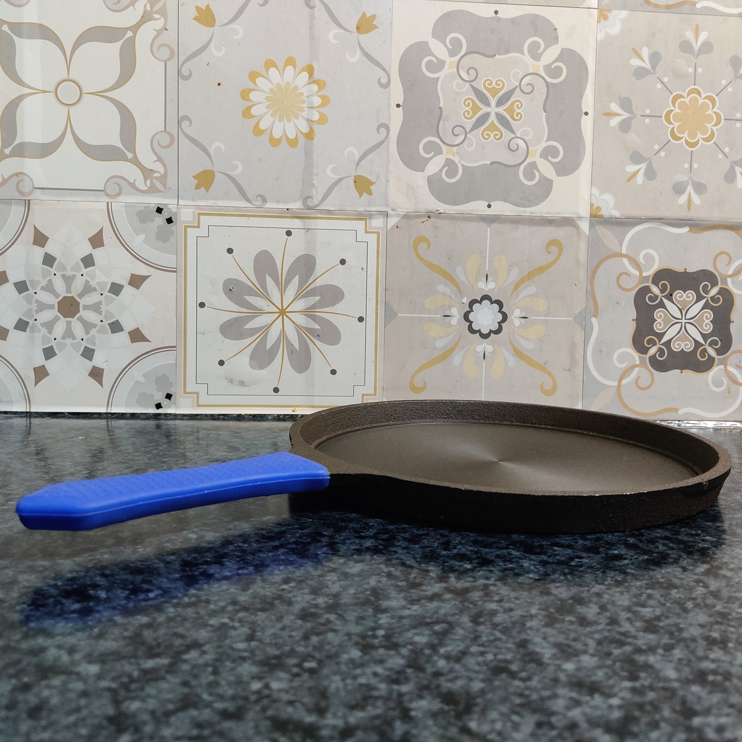 Cast Iron Dosa Tawa | Pre-Seasoned | Silicon Handle | 9.5 inch