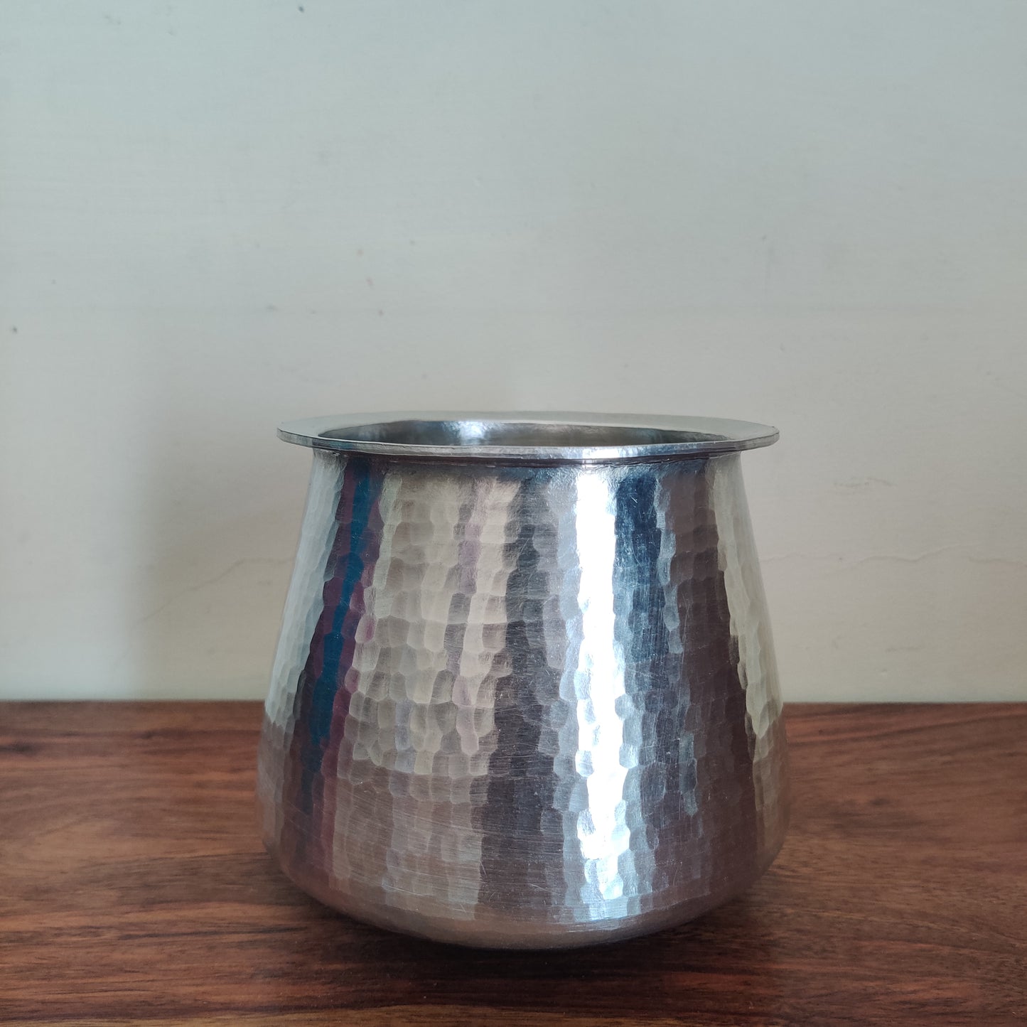Eeyachombu | Tin Vessel | Vennathazhi Shape