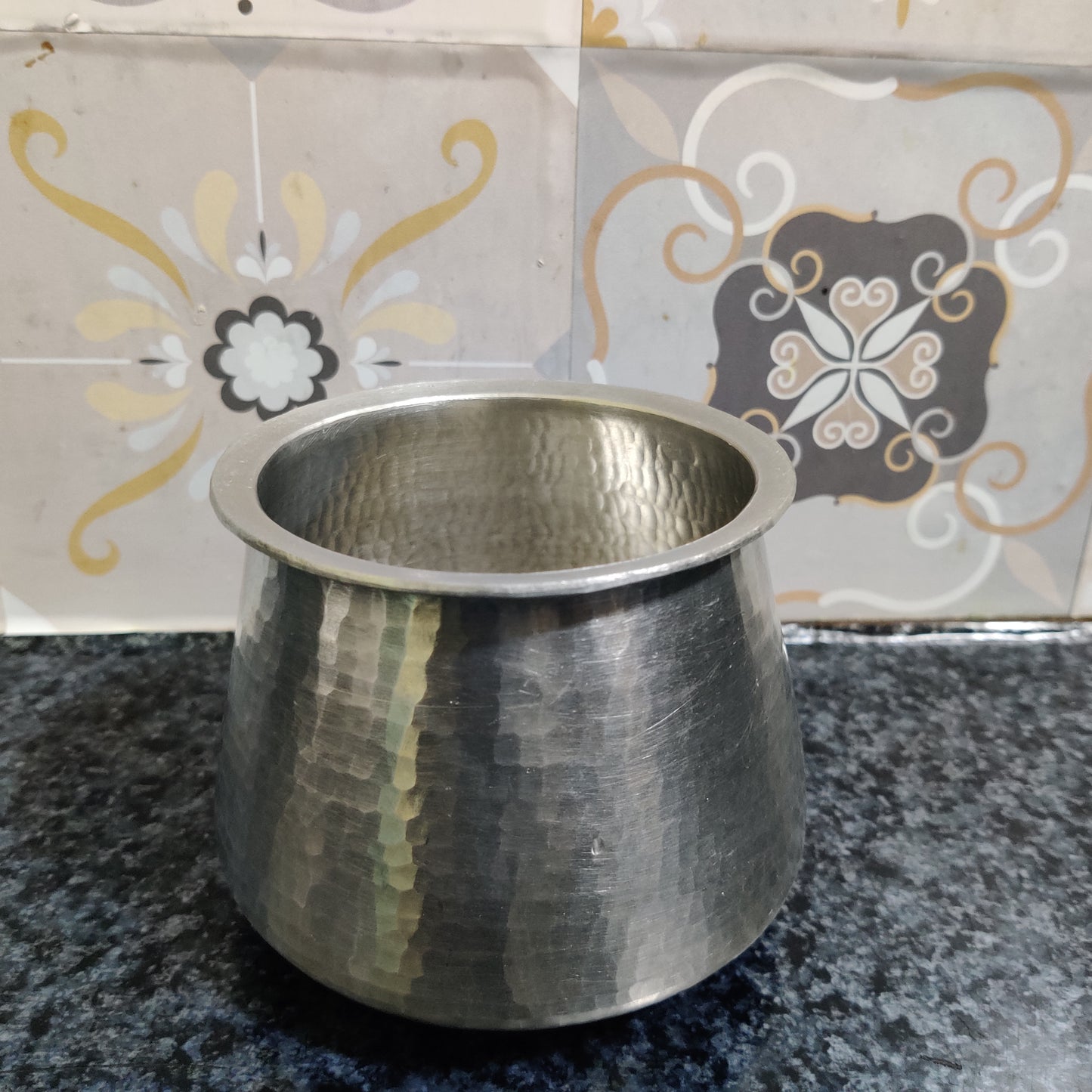 Eeyachombu | Tin Vessel | Vennathazhi Shape
